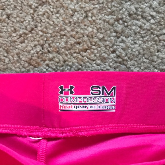 NWOT Hot Pink Under Armour Compression Shorts S - Picture 2 of 3